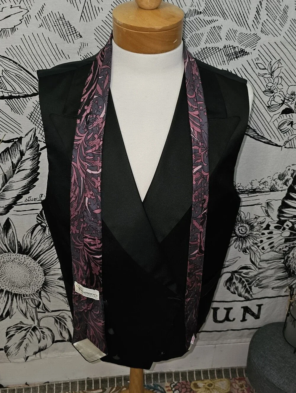 Vintage Braddock's Monmouth Mall Eatontown, NJ 100% It. Silk Tie Made In America